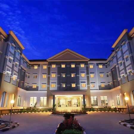 Brits Hotel Pangkalan Bun Pangkalanbuun Exterior foto