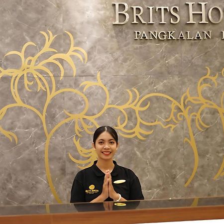 Brits Hotel Pangkalan Bun Pangkalanbuun Exterior foto
