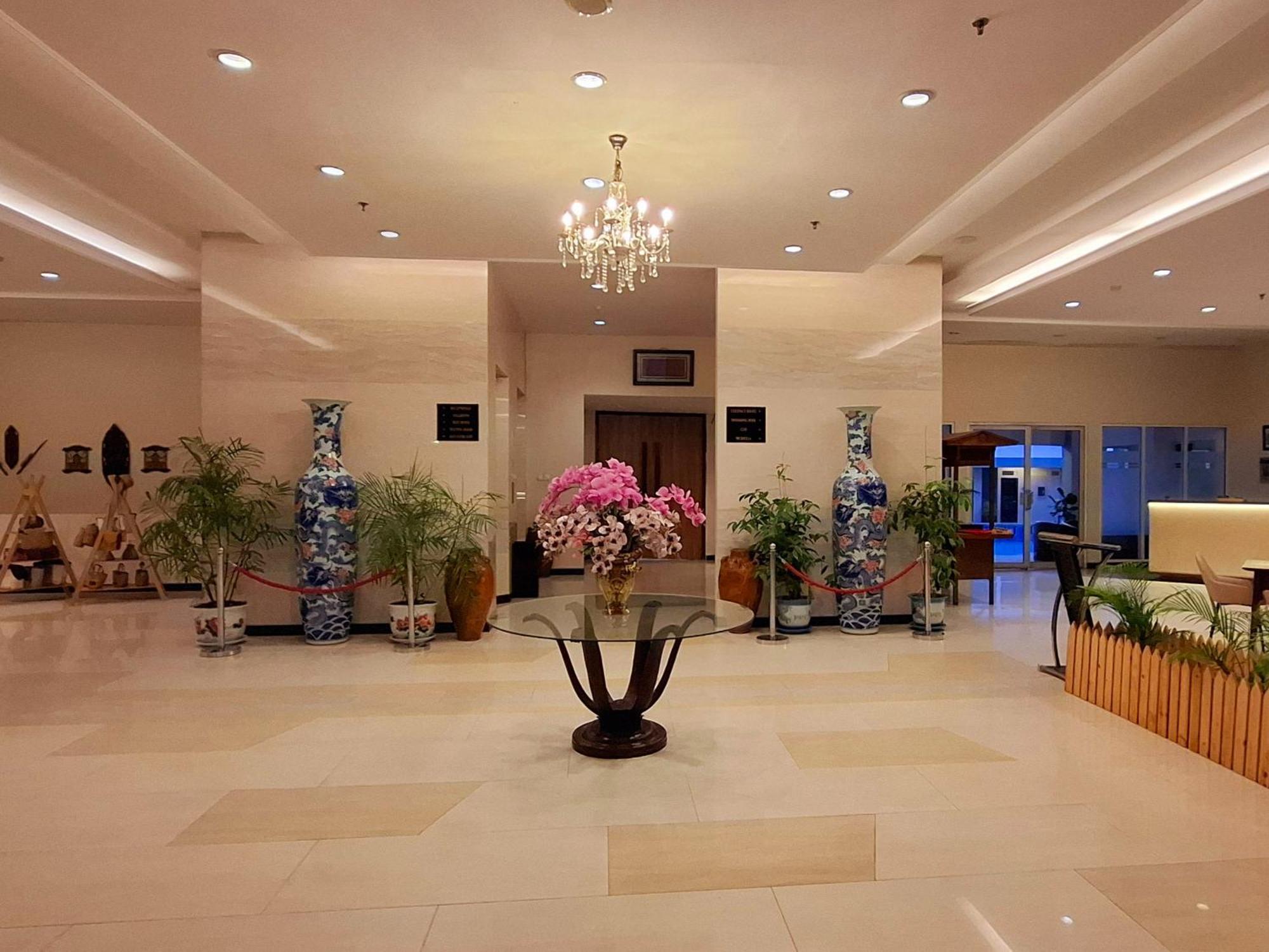 Brits Hotel Pangkalan Bun Pangkalanbuun Exterior foto