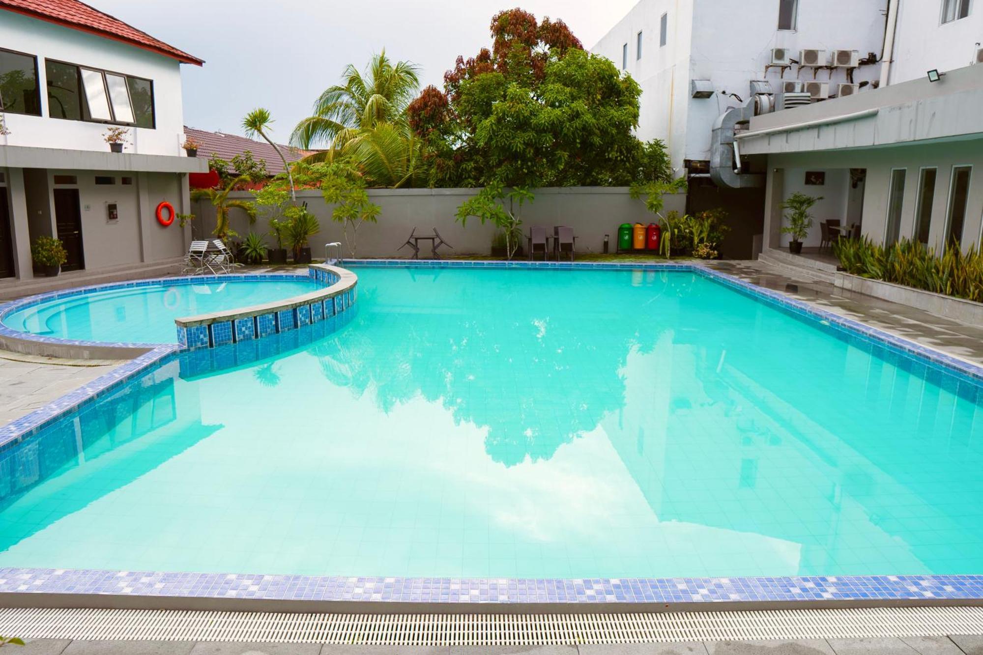 Brits Hotel Pangkalan Bun Pangkalanbuun Exterior foto